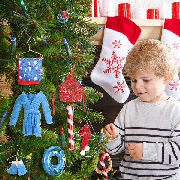Set 11 Accessori per Bambola Elfo di Natale: Sacco a Pelo, Sciarpa, Maschera e Altro
