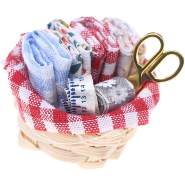 Kit cesta da cucito in miniatura per bambole con accessori realistici e dettagli eleganti