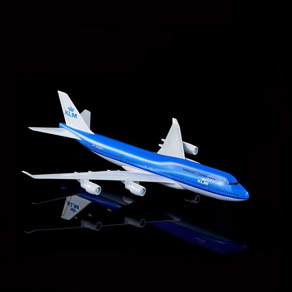 KLM B747 1:400 Flugzeugmodell aus Verbundmaterial mit dekorativer Stütze
