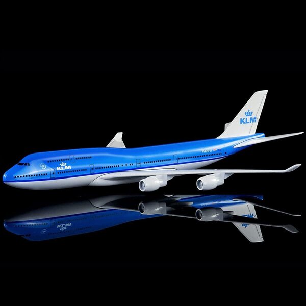 KLM B747 1:400 Flugzeugmodell aus Verbundmaterial mit dekorativer Stütze