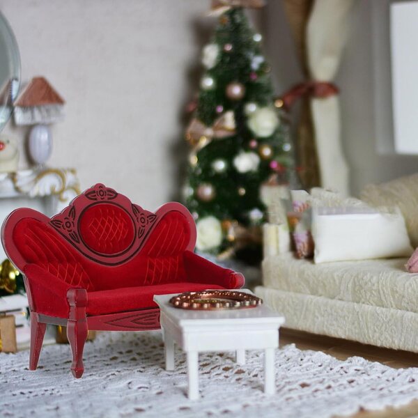 Divano in Miniatura in Legno Rosso per Casa delle Bambole - 12x10x5 cm