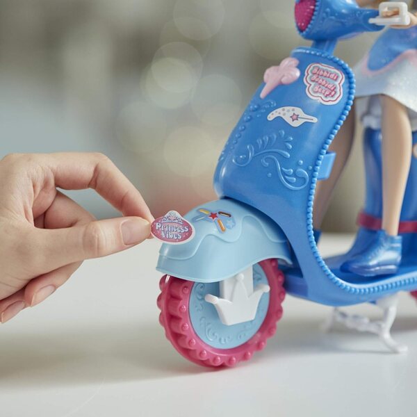 Disney Prinzessin Aschenputtel mit Motorrad und Zubehör – Comfy Squad Hasbro-Puppen