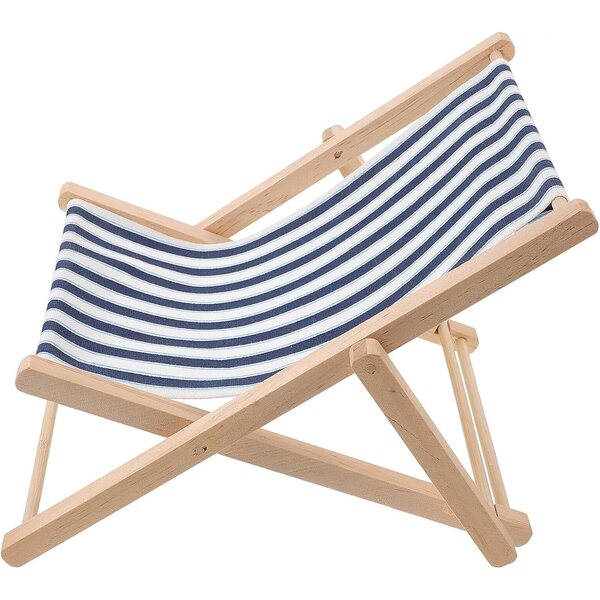 Dekorativer Strandstuhl aus Holz und gestreiftem Stoff für mediterrane Einrichtungen