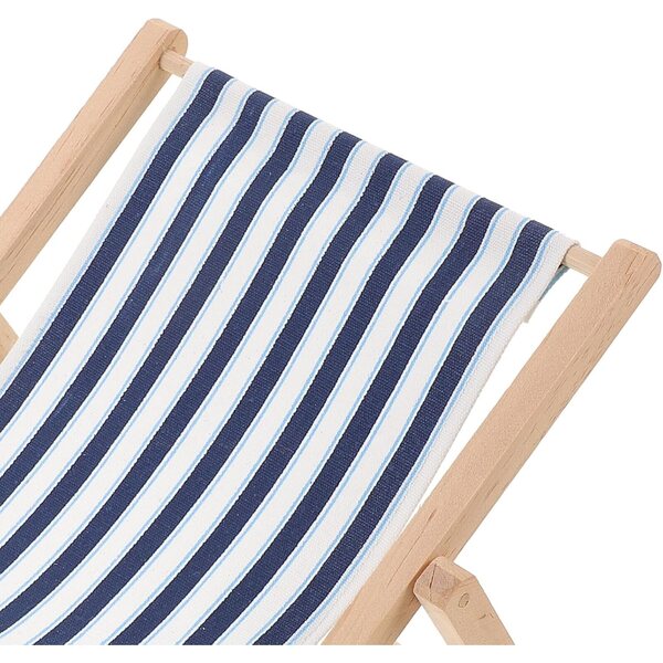 Dekorativer Strandstuhl aus Holz und gestreiftem Stoff für mediterrane Einrichtungen