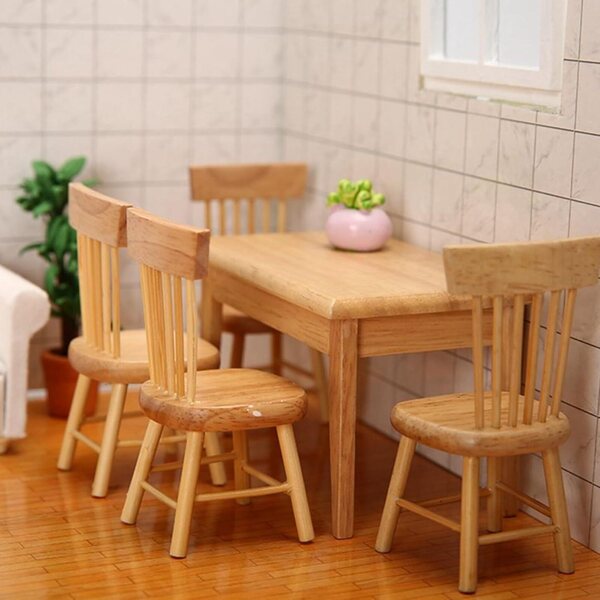 Set aus Holztisch und 6 Stühlen für ein selbstgebautes Puppenhaus im Maßstab 1:12