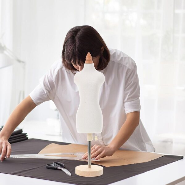 ifundom Manichino Miniatura 3D con Supporto Regolabile per Abiti da Bambola Femminile