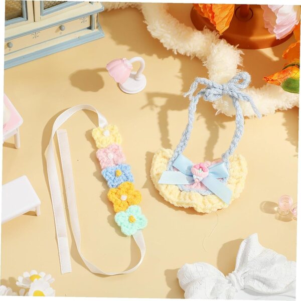 Set di accessori per bambole VICASKY: fascia floreale lavorata a maglia e bavaglino in cotone