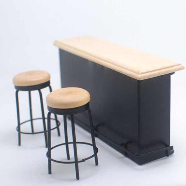 Set Miniatura Bar con Bancone e 2 Sedie in Legno per Casa delle Bambole e Decorazioni