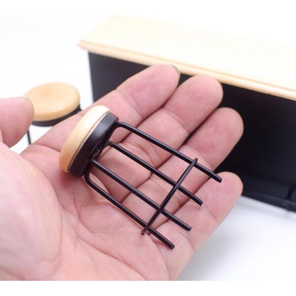 Set Miniatura Bar con Bancone e 2 Sedie in Legno per Casa delle Bambole e Decorazioni