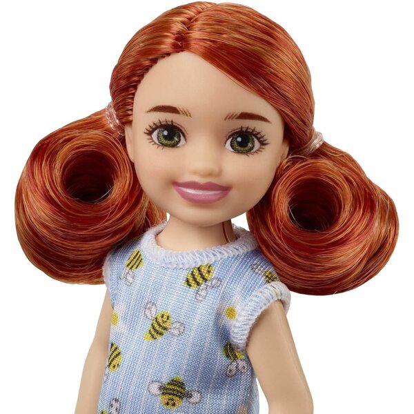 Barbie Chelsea mit roten Haaren und Bienenkleid, kreative Spiele für Kinder ab 3 Jahren