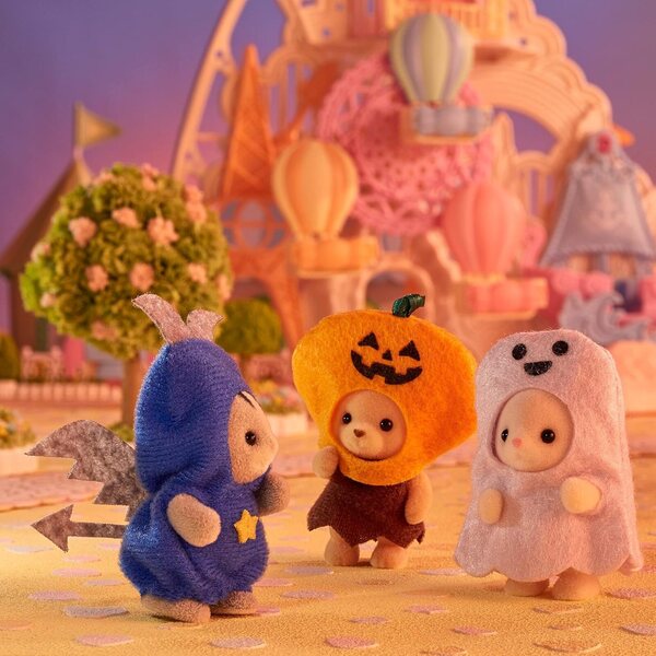 SYLVANIAN FAMILIES Trio von Babys in Halloween-Kostümen – 3 mehrfarbige Minipuppen