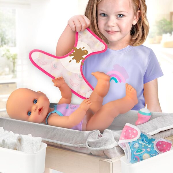Nenuco 35 cm große Puppe, die richtig kackt, mit Flasche und 2 waschbaren Windeln