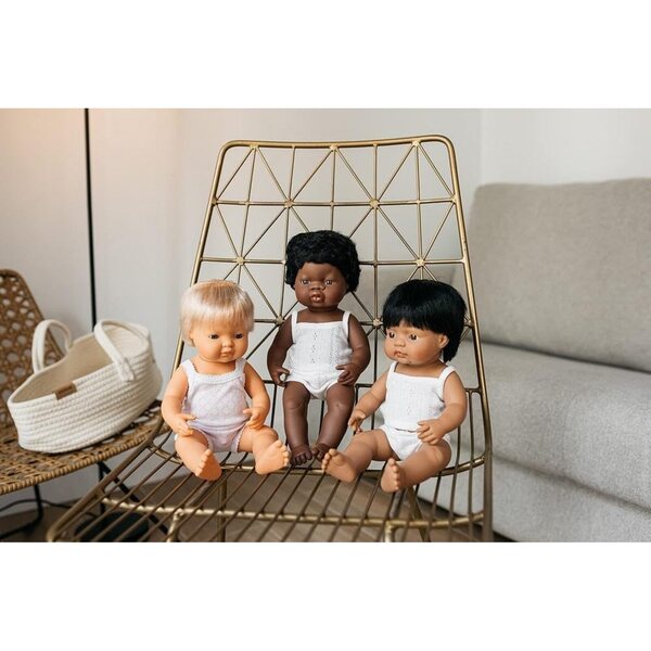 Miniland Negrina Puppe 38 cm mit beweglichem Körper und Vanilleparfüm