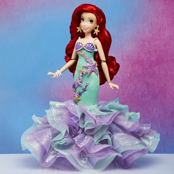Ariel Deluxe-Puppe aus der Disney Princess Style-Serie mit Modeaccessoires, 28 cm