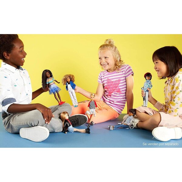 Creatable Mattel 29,94 cm große Puppen mit blonden Haaren und Zubehör für Kinder ab 6 Jahren