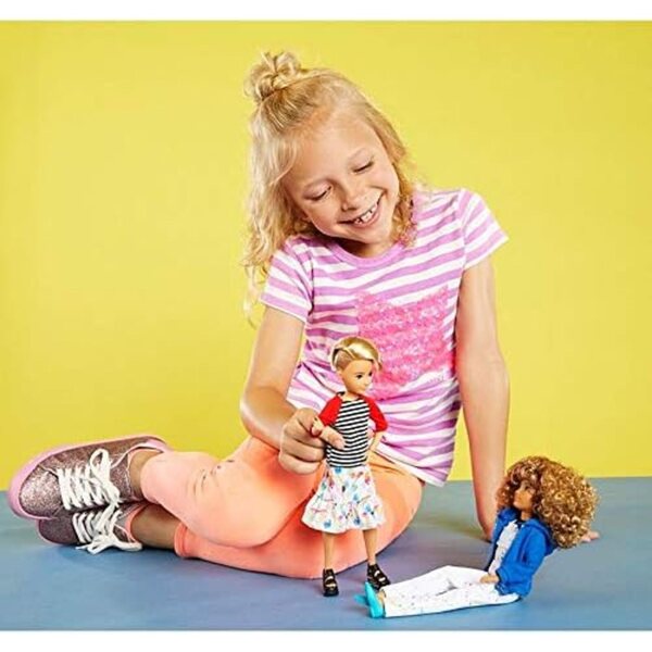 Creatable Mattel 29,94 cm große Puppen mit blonden Haaren und Zubehör für Kinder ab 6 Jahren