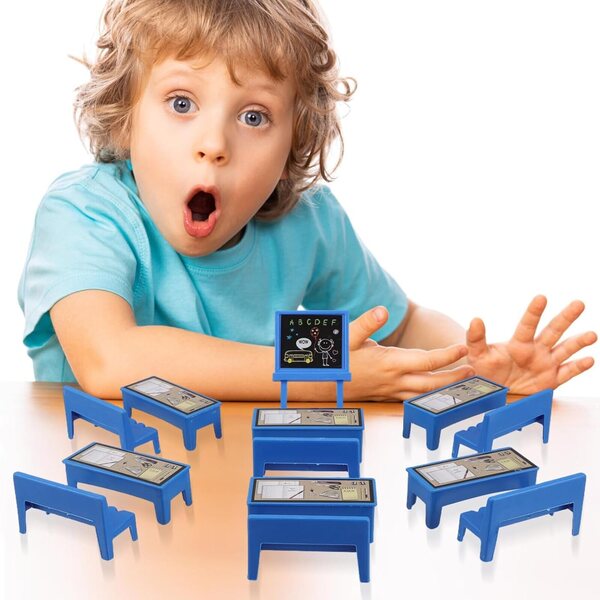 Set Mobili Mini Aula 13 Pezzi Plastica Sicura per Bambole Tavolo Sedia Lavagna