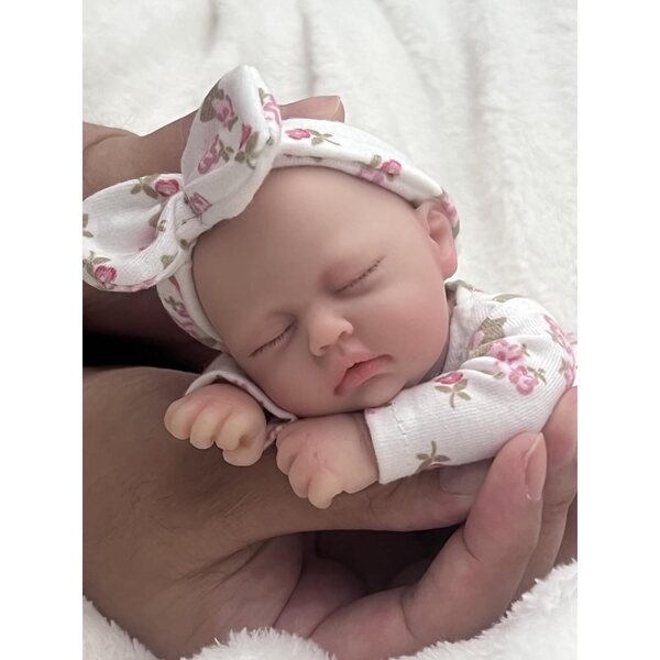 MYREBABY 7 Zoll realistische Silikon-Minipuppe mit Zubehör, weich und waschbar