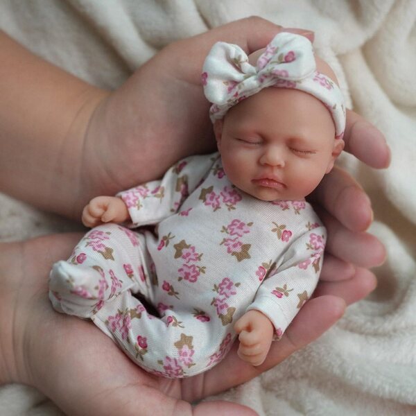 MYREBABY 7 Zoll realistische Silikon-Minipuppe mit Zubehör, weich und waschbar