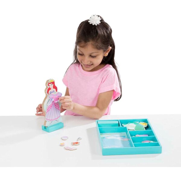 Melissa & Doug Disney Ariel Magnetische Holzpuppe mit 35 Zubehörteilen