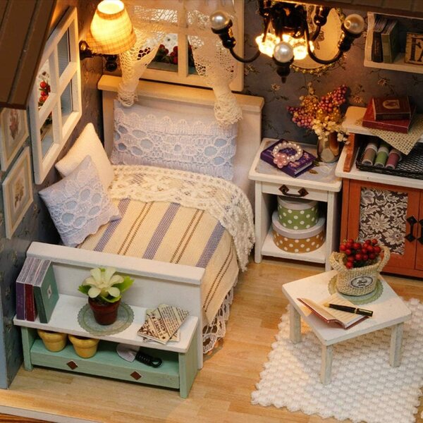 DIY-Puppenhaus aus Holz: DIY-Dekorationsset für kreative Kinder