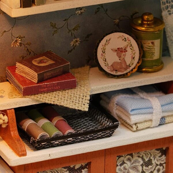 DIY-Puppenhaus aus Holz: DIY-Dekorationsset für kreative Kinder