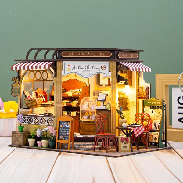 CUTEROOM Mini Casa delle Bambole Legno Kit Mini Panetteria con LED e Musica Julia's Café