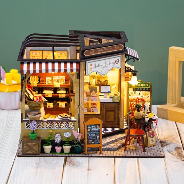 CUTEROOM Mini Casa delle Bambole Legno Kit Mini Panetteria con LED e Musica Julia's Café