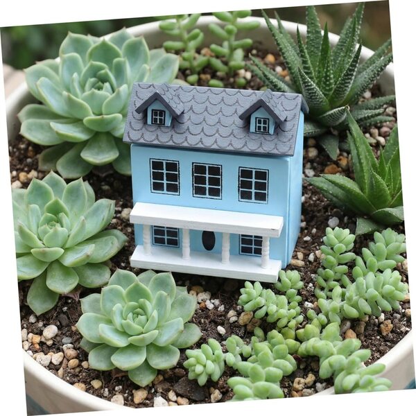 Pastellblaues Mini-Holzhaus mit grauem Dach – Garten- und Innendekoration