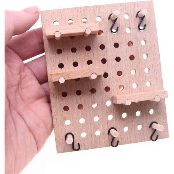 Winzige Stecktafel aus Holz für Puppenhäuser mit verstellbaren Regalen