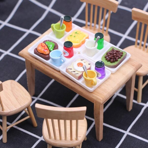 1/12 Miniatur-Holztisch- und Stuhlset für Puppenhaus, detaillierte Einrichtung