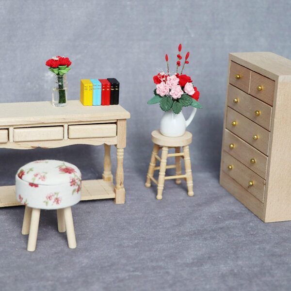 Vintage-Puppenhaushocker aus Holz 1:12 – realistisches Gissroys-Modell