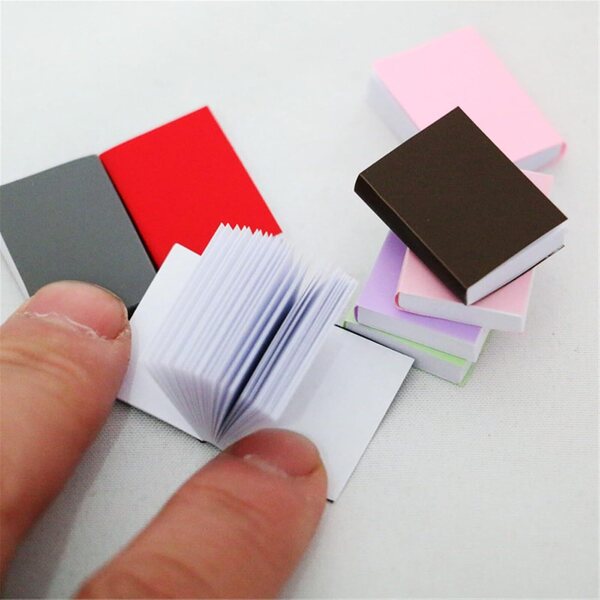 Set mit 4 1/12 Miniaturbüchern für Puppenhäuser – kreative dekorative Accessoires