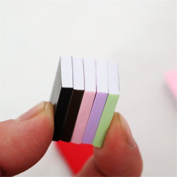 Set mit 4 1/12 Miniaturbüchern für Puppenhäuser – kreative dekorative Accessoires