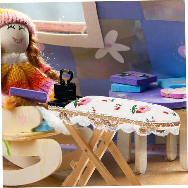 Mini-Bügelbrett aus Holz für das Puppenhaus – realistisches dekoratives Accessoire