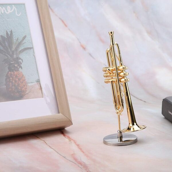 Miniatur-Trompetenmodell aus goldenem Messing mit Holzständer und Koffer