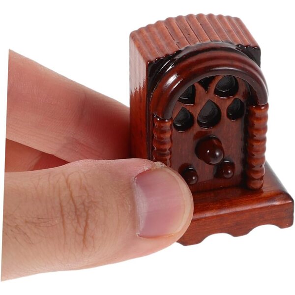Vintage-Miniaturradio aus Holz 1:12 für Puppenhaus – dekoratives Accessoire