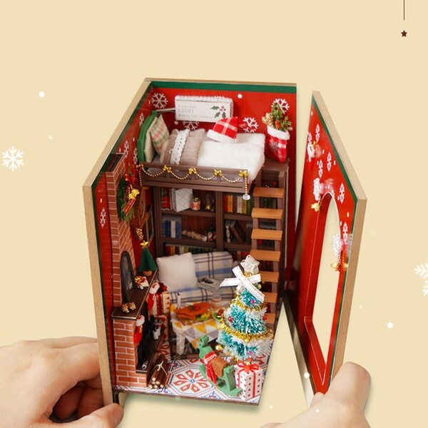 Kit Casa di Bambole Miniatura in Legno con Luci LED, Decorazione Natale 13,5x9x15 cm