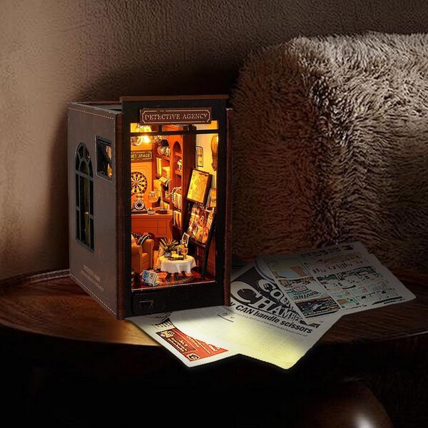 Kit Miniatura Casa delle Bambole Qikam Book Nook in Legno - Decorazione Artistica e Funzionale