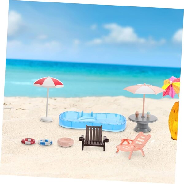 KOMBIUDA Miniatura Spiaggia con Piscina e Accessori per Casa delle Bambole Portatile