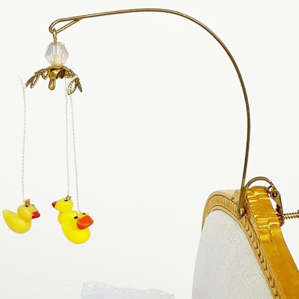 Mini Canard Decorativo Sospeso per Casa delle Bambole - Accessorio Colorato in Metallo