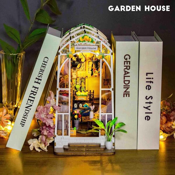 DIY-Puppenhaus-Bausatz mit warmem Licht und lasergeschnittenen hölzernen Buchhäusern