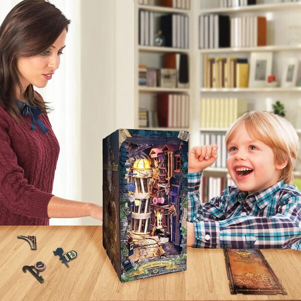 Miniatur-Puppenhaus-Bausatz mit LED, dekorativen Regalen und Eckbuchstütze