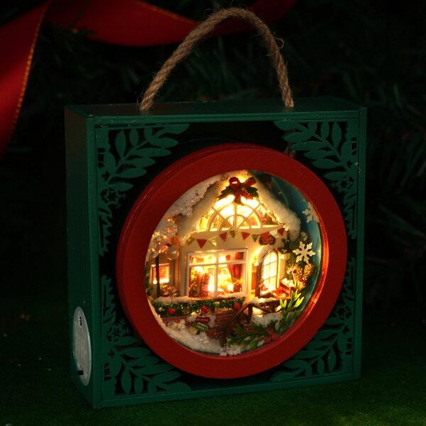 Kit Maison de Noël Miniature in Legno con LED – Decorazione Artigianale Festiva