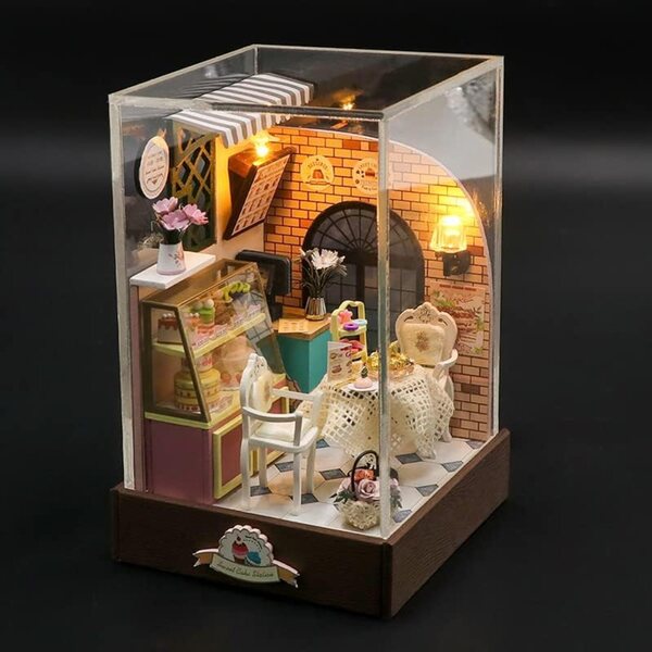 DIY-Miniatur-Puppenhaus-Bausatz mit detaillierten Möbeln und Anleitung auf Italienisch