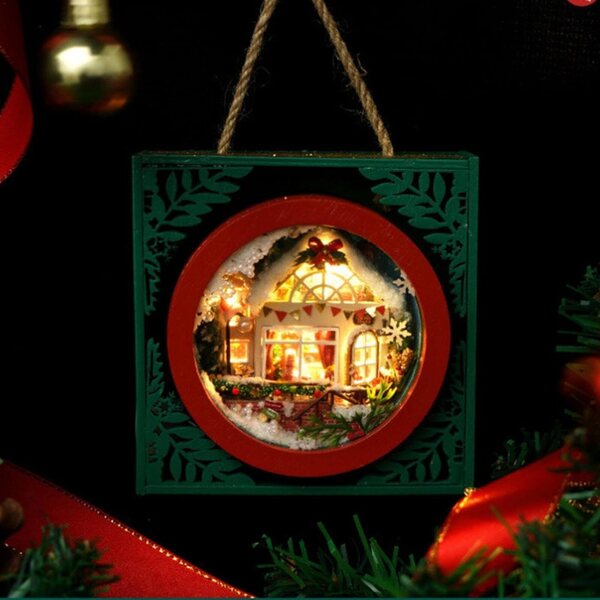 Kit Artigianale Casa di Natale in Legno con Luci LED - Decorazione Natalizia Creativa