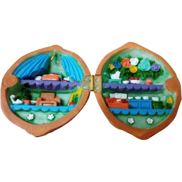 Puppenhaus-Miniatur aus Kunstharz und handgefertigter Walnuss-Coquille, 6,5 x 4 x 4 cm