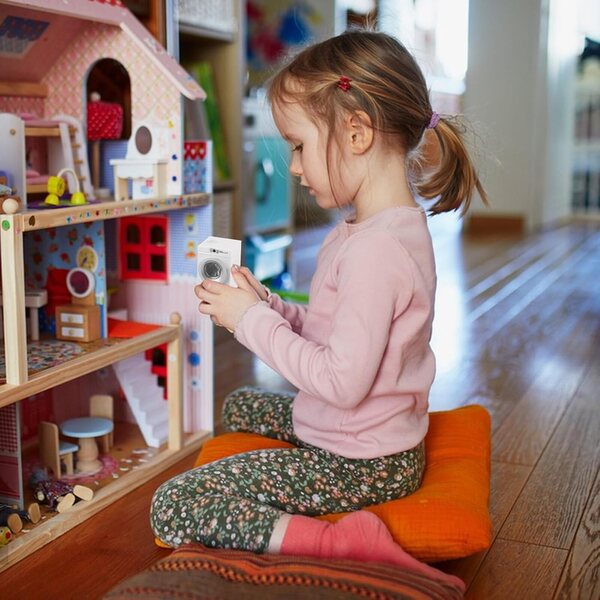 Puppenhaus mit Spielzeugwaschmaschine im Maßstab 1:12, aufklappbarer Tür und rotierender Trommel in Rosa
