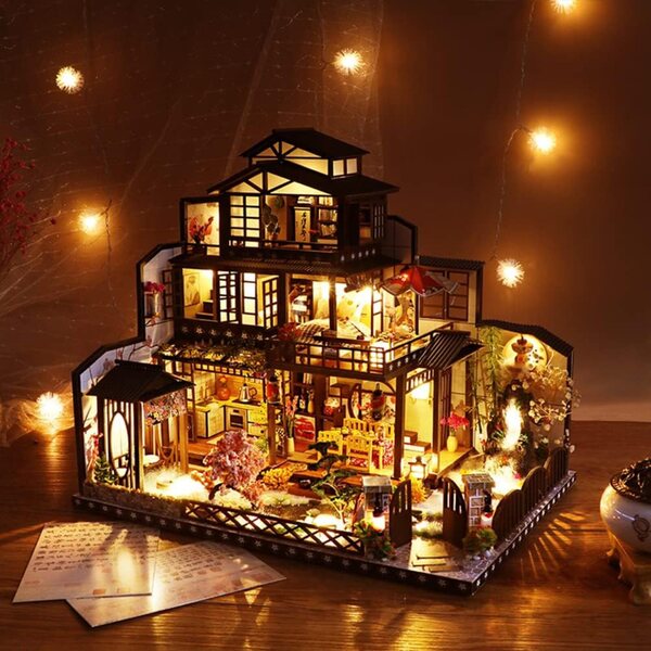 Handgefertigter japanischer Puppenhausbausatz mit LED-Lichtern, Musik und Bewegung 1:24