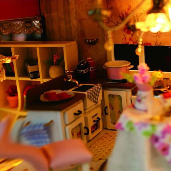 DIY Mini-Puppenhaus-Bausatz aus Holz mit LED, komplettem Zubehör und Musik
